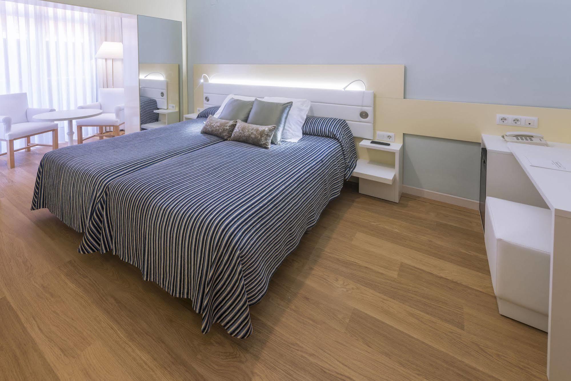 Monica Hotel Cambrils Bagian luar foto